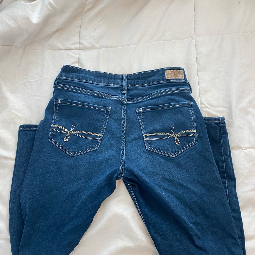 Low Rise Dark Wash Skinny Levi Jean